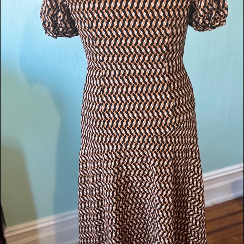 Elegant Black and Tan Patterned Dress